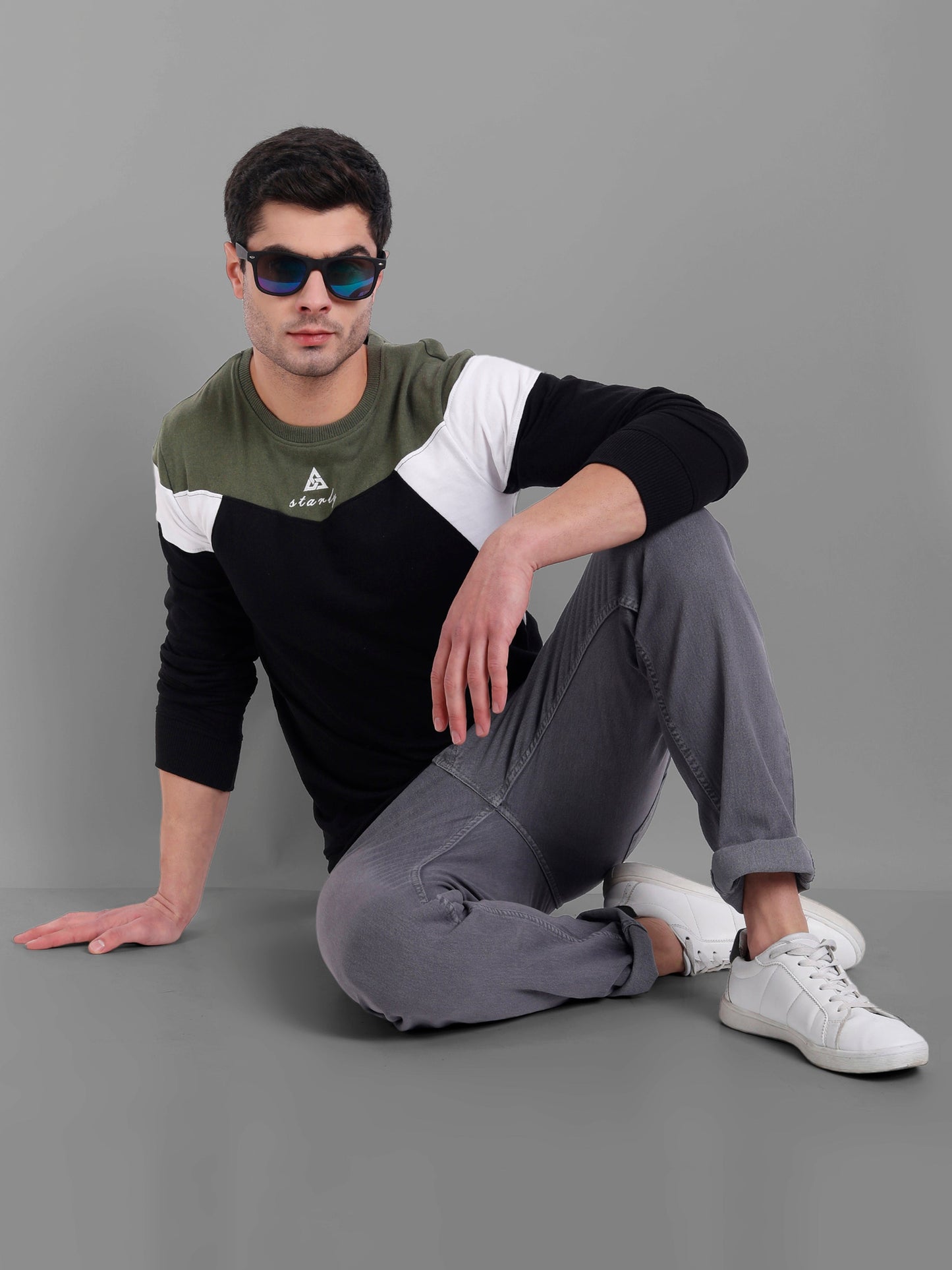 Men Black-Coloured Colourblocked Cotton Sweatshirt