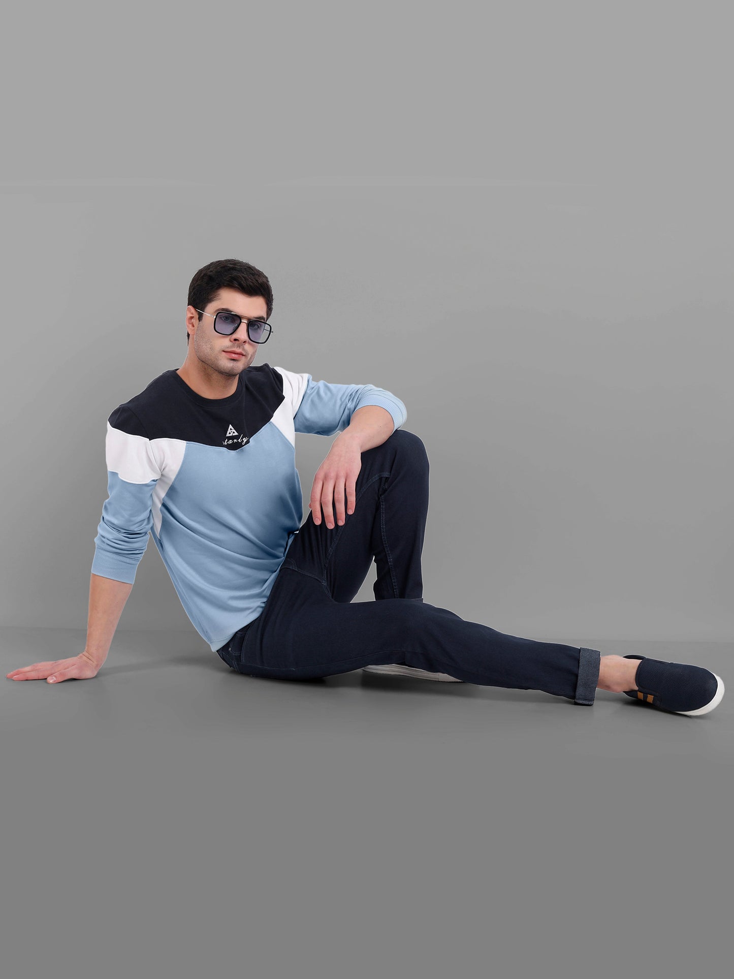 Men Sky Blue-Coloured Colourblocked Cotton Sweatshirt