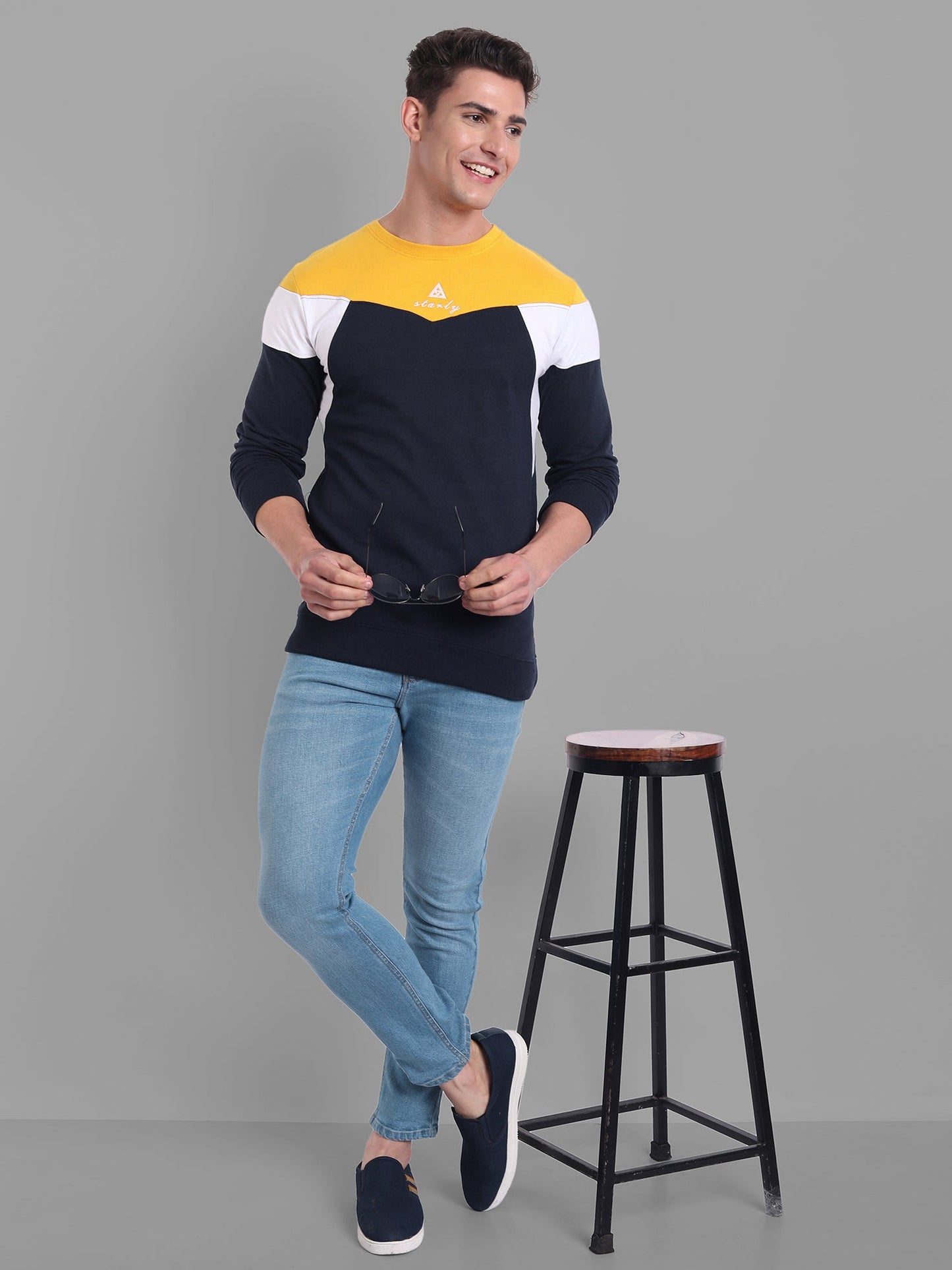 Men Navy-Blue-Coloured Colourblocked Cotton Sweatshirt